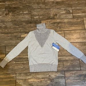 New women’s size small Vera Wang silver sparkly turtleneck holiday sweater